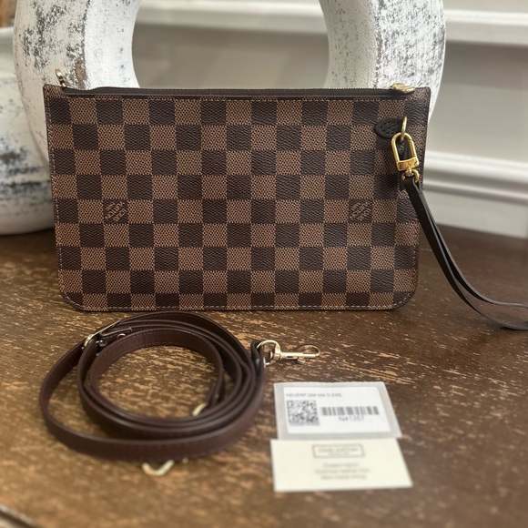 Louis Vuitton Neverfull Pouchette